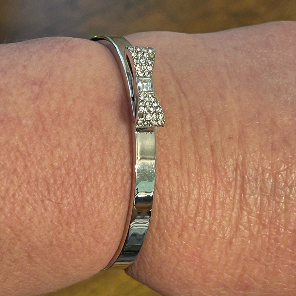 KATE SPADE ♠️ ICONIC rhinestone bowSilver cuff Bracelet